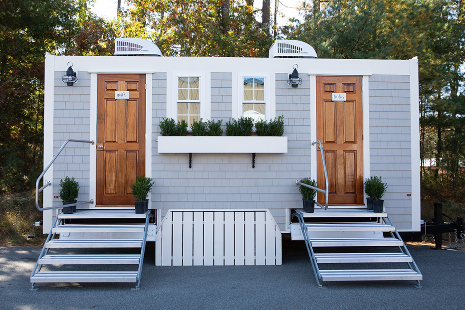 Wellfleet-Cottage-luxury-loo-restroom